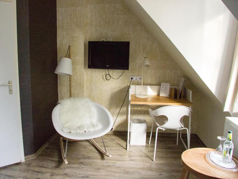 Standard Single Room image 3