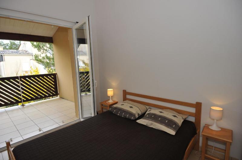 Three-Bedroom Apartment with Garden image 2