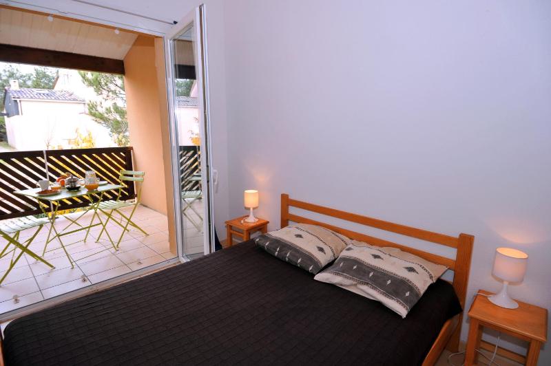 Three-Bedroom Apartment with Garden image 3