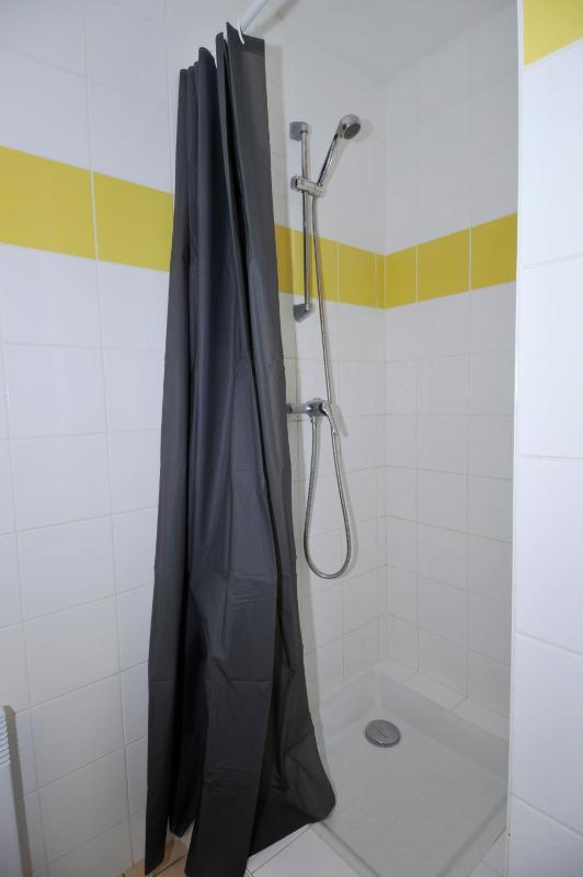 Three-Bedroom Apartment with Garden image 4