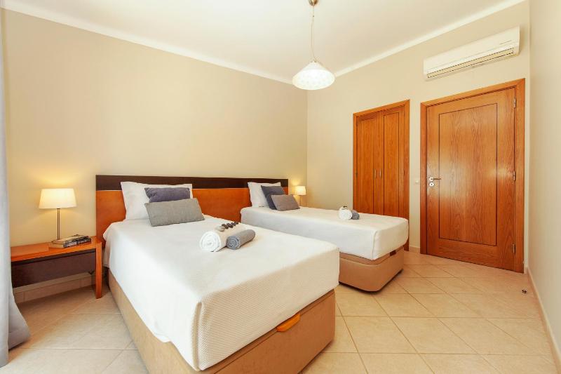 Villa Solara - com piscina aquecível e BBQ em Carvoeiro - image 16