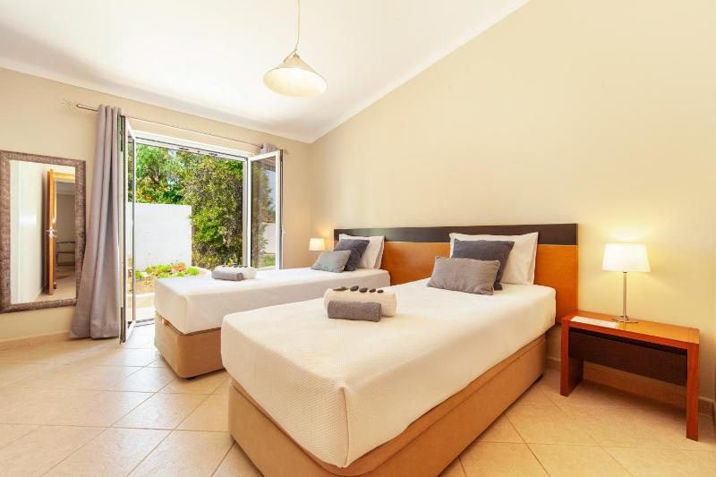 Villa Solara - com piscina aquecível e BBQ em Carvoeiro - image 22