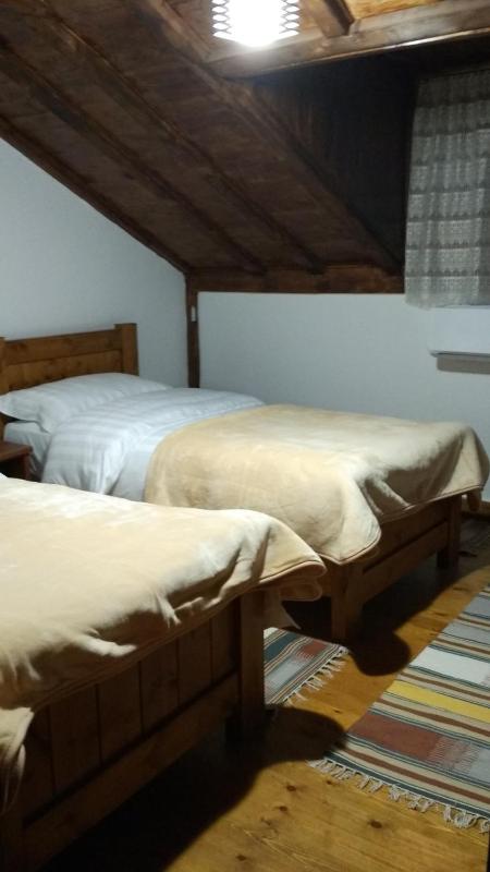 Twin Room with Mountain View image 3