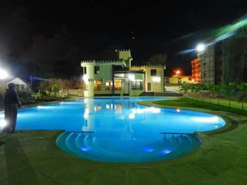 Fully serviced 3-Bedroom Olympic Pool Garden & Beach Access - image 9