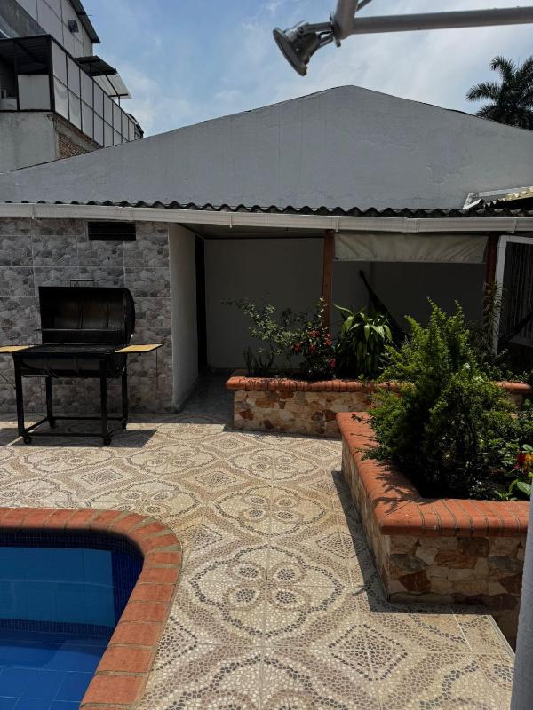 Casa con piscina privada y parking - image 30