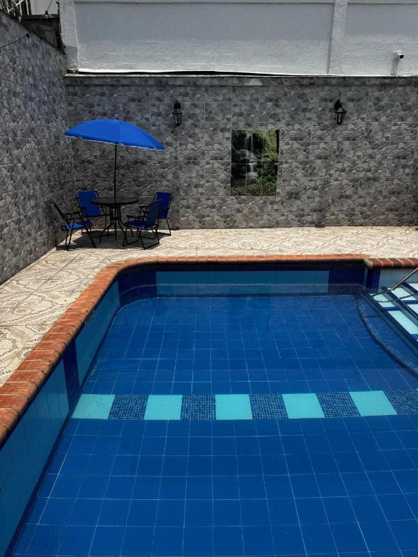 Casa con piscina privada y parking - image 15