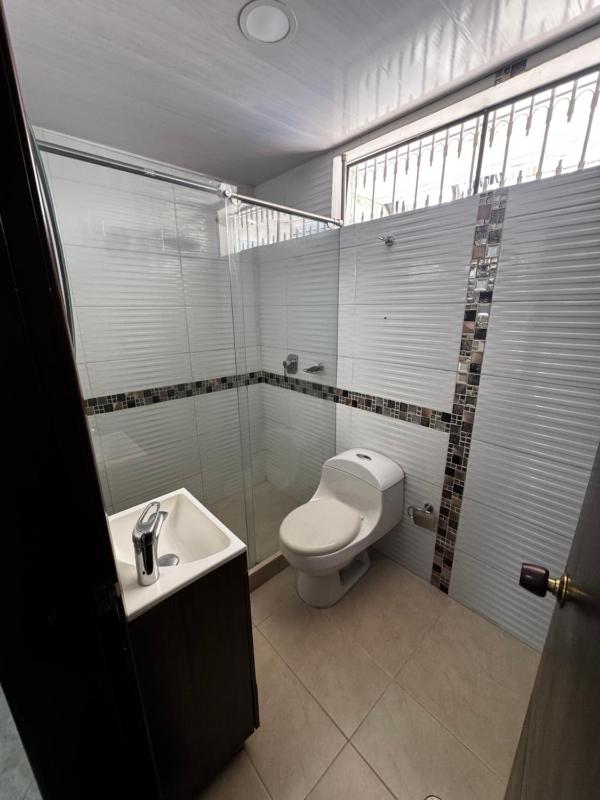 Casa con piscina privada y parking - image 18