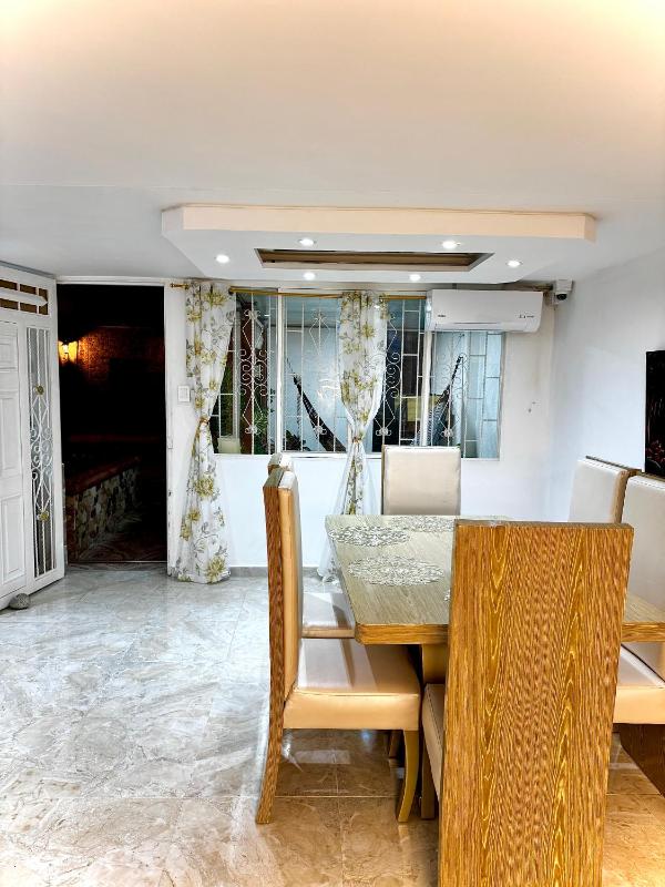 Casa con piscina privada y parking - image 6