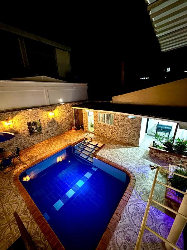 Casa con piscina privada y parking - image 23