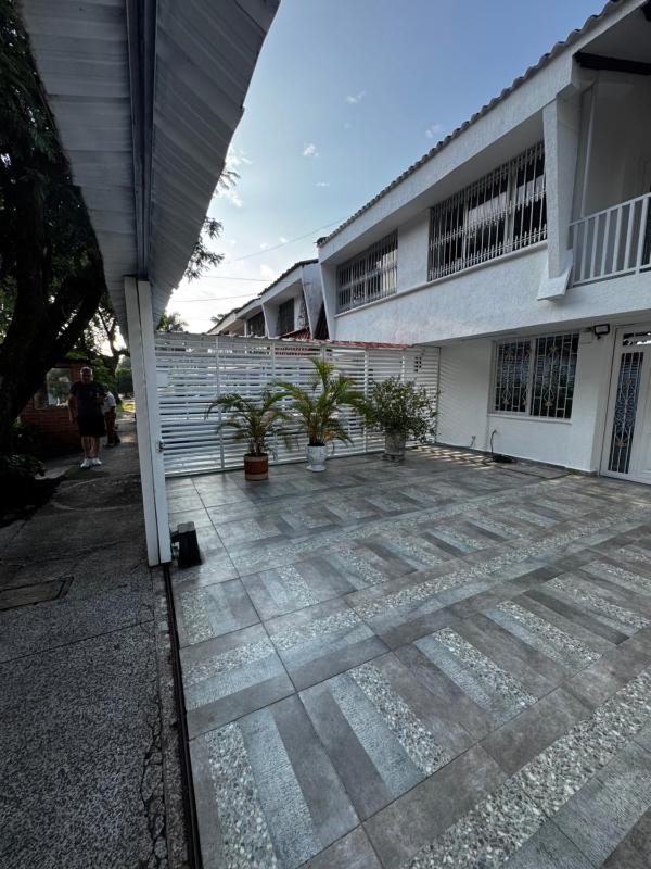 Casa con piscina privada y parking - image 37