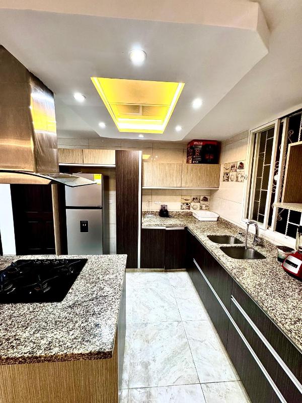 Casa con piscina privada y parking - image 19