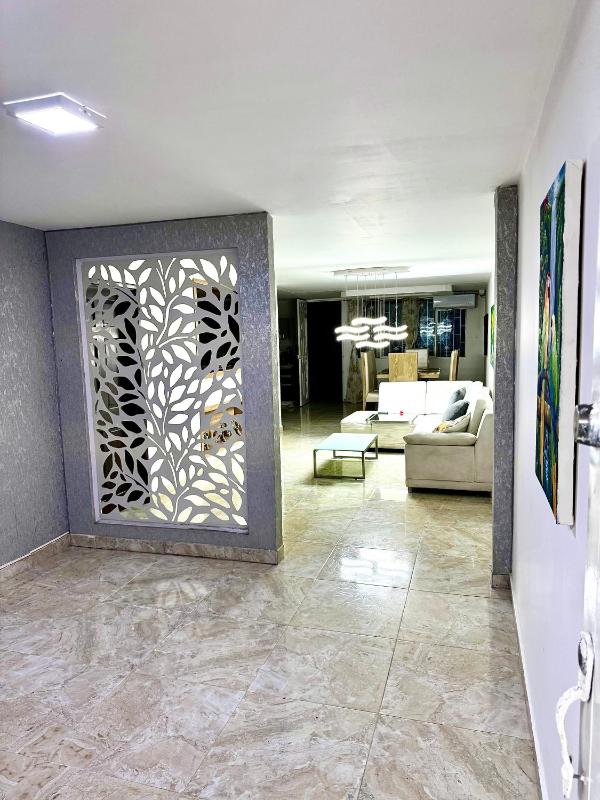 Casa con piscina privada y parking - image 29