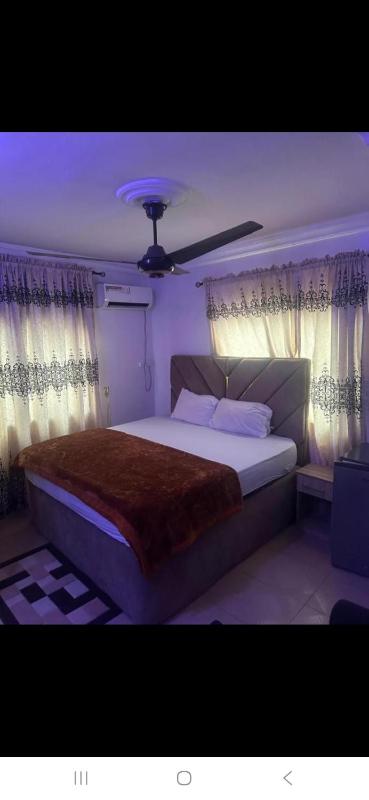 3JD Lavishly Furnished 2 bed apartment - image 13