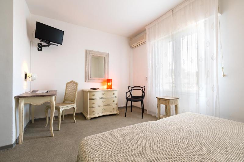 Comfort Double or Twin Room image 4
