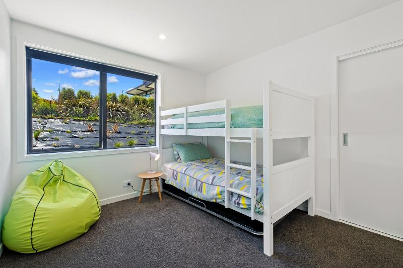 Karearea Views - Wanaka Holiday Home - image 16