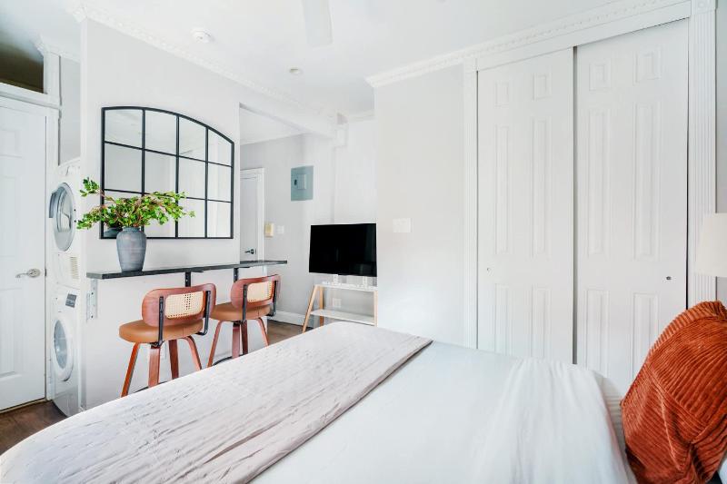 234 Mott-9 Prime Soho Cozy New Studio WD In-unit - image 4