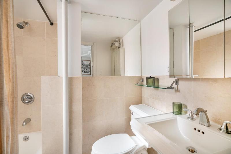 234 Mott-9 Prime Soho Cozy New Studio WD In-unit - image 9