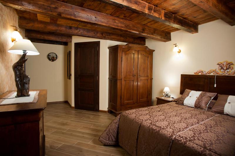 Deluxe Double Room image 4