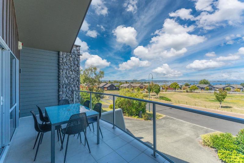 Lake View Bliss - Lake Taupo Holiday Home - image 18
