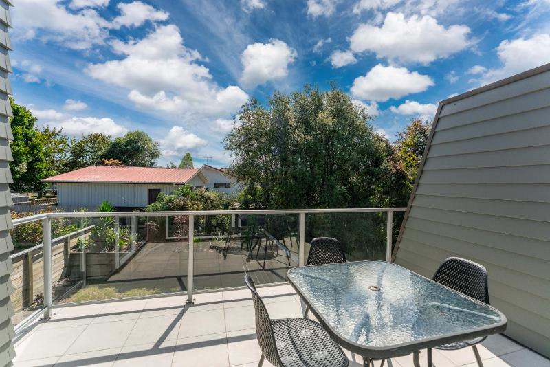 Lake View Bliss - Lake Taupo Holiday Home - image 21