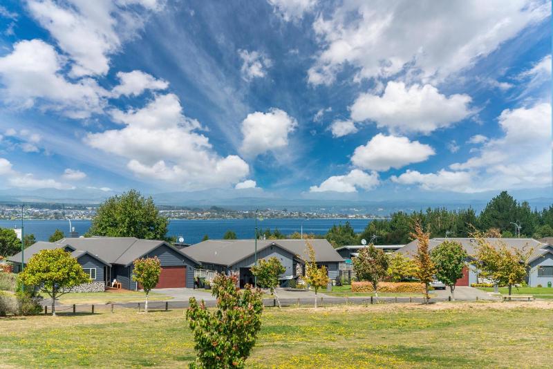 Lake View Bliss - Lake Taupo Holiday Home - image 19