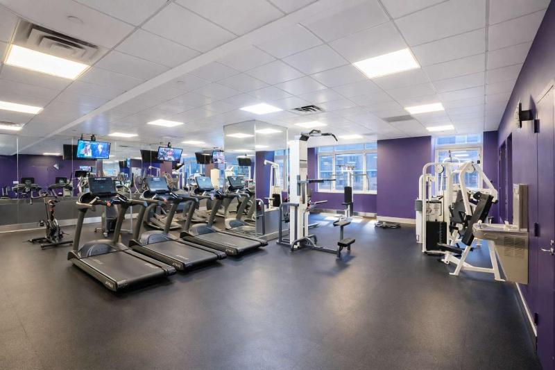 43-20A Newly furnished 1BR- full service Doorman laundry Gym Business Center - image 2