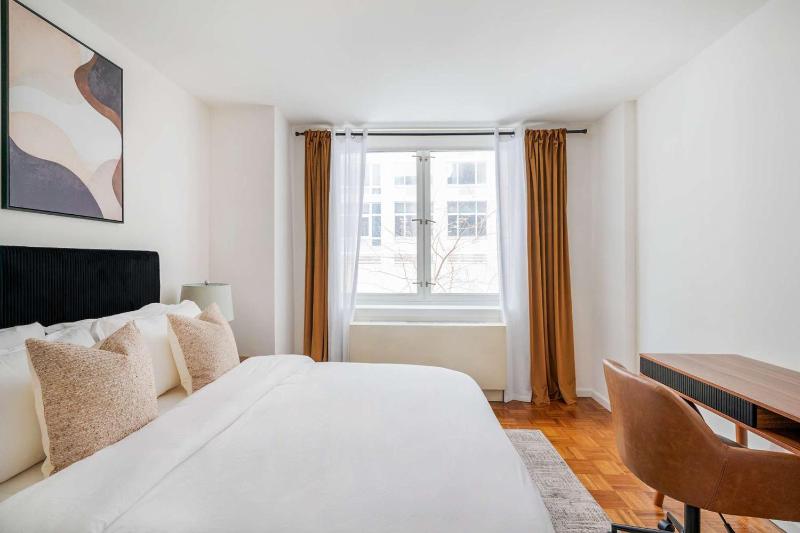 43-4D Newly furnished 2BR full service 24H Doorman laundry Gym - image 4