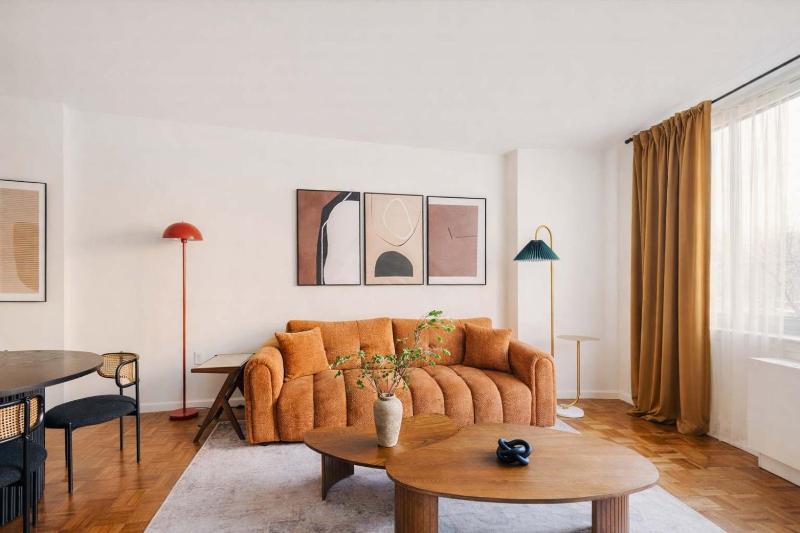 43-4D Newly furnished 2BR full service 24H Doorman laundry Gym - image 10