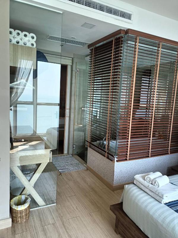 Everyday Beachfront Stylish Luxury Jomtien - image 33