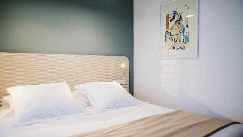 Classic Double Room image 3