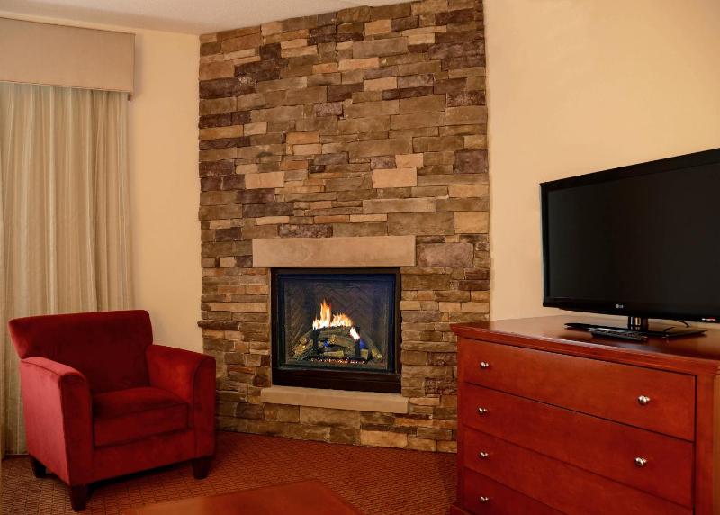 King Suite with Fireplace - Lodge image 4