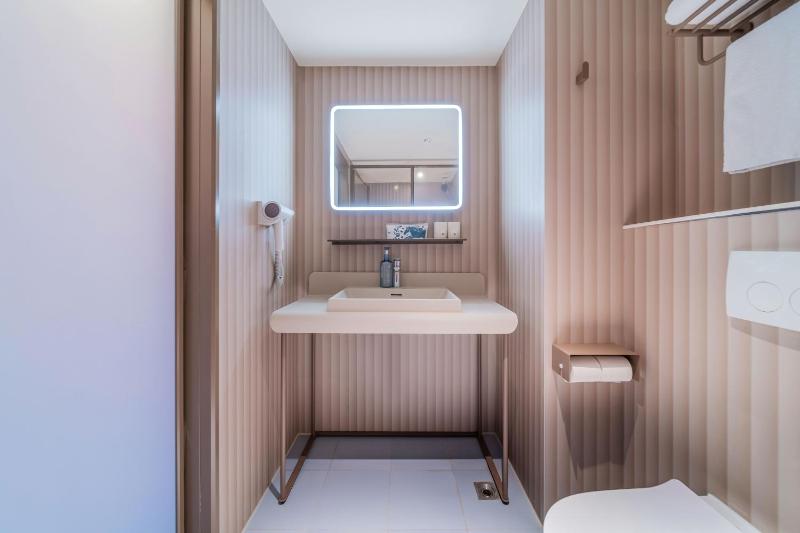 Hanting Hotel Chongqing Jiefangbei Raffles City - image 2