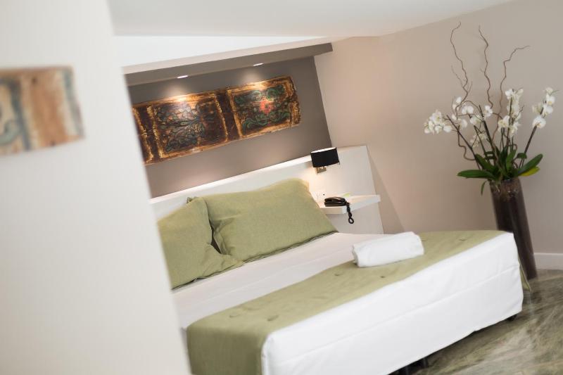 Deluxe Double Room image 4