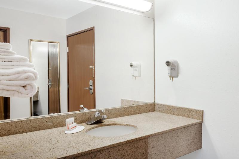 Queen Suite - Non-Smoking image 2