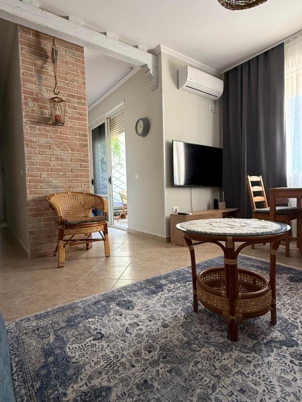 Pandora's Seaview Apartment - image 8