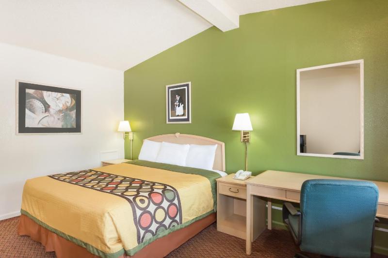 King Room- Non-Smoking image 1