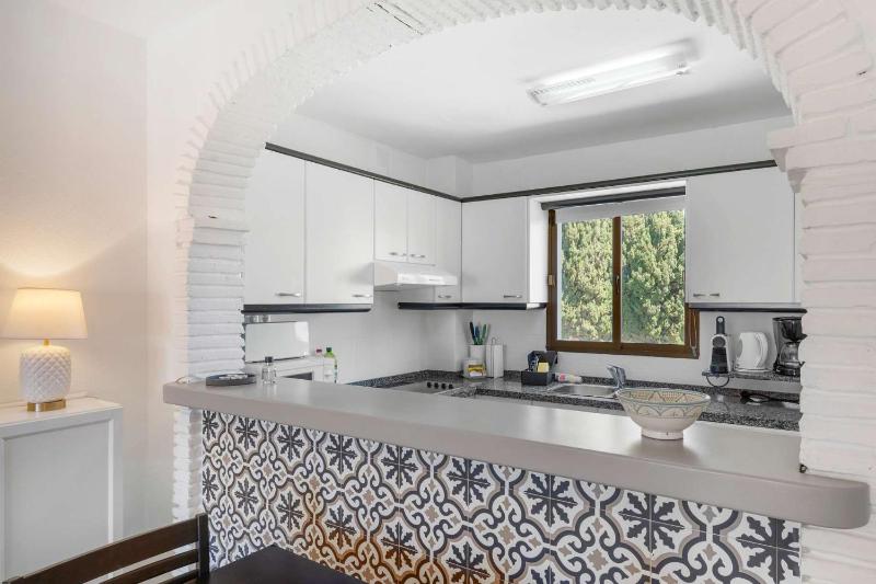 Sunny pool view apartment - ref 68 - image 9