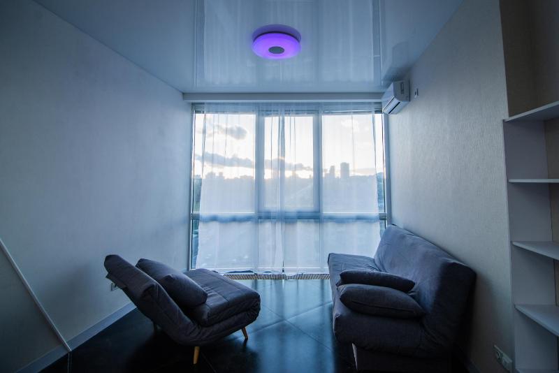 Smart Plaza Modern Apartment - Світла квартира з вражаючим видом - Метро КПІ 3 хв - image 11
