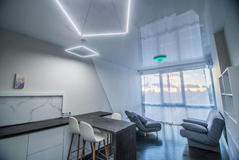 Smart Plaza Modern Apartment - Світла квартира з вражаючим видом - Метро КПІ 3 хв - image 15