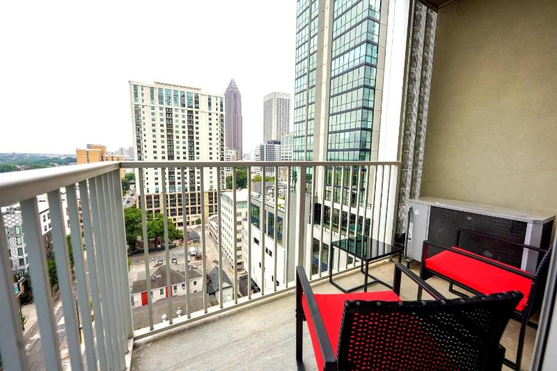 Midtown Atlanta 1BR Skyline Balcony Corner Suite by Piedmont Park LuxePad - image 13