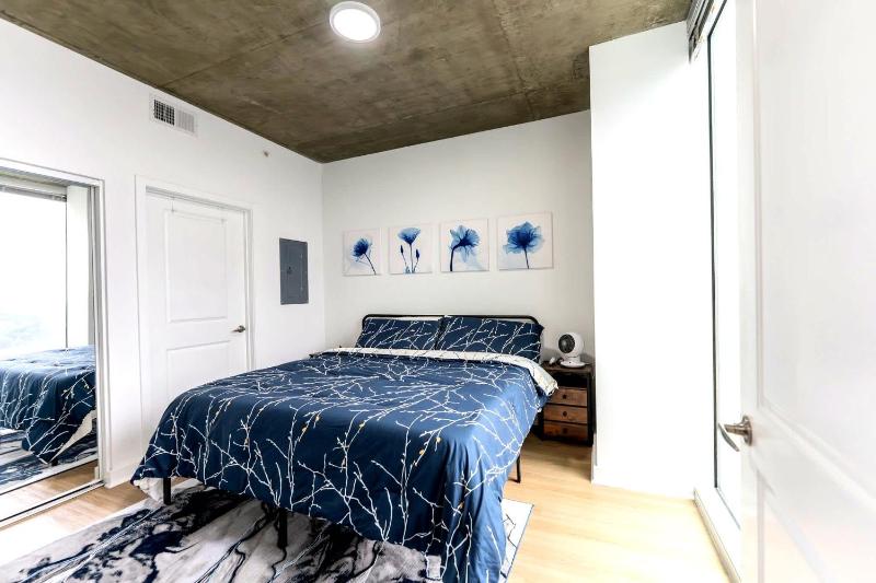 Midtown Atlanta 1BR Skyline Balcony Corner Suite by Piedmont Park LuxePad - image 18