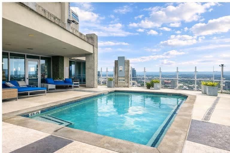 Midtown Atlanta 1BR Skyline Balcony Corner Suite by Piedmont Park LuxePad - image 21