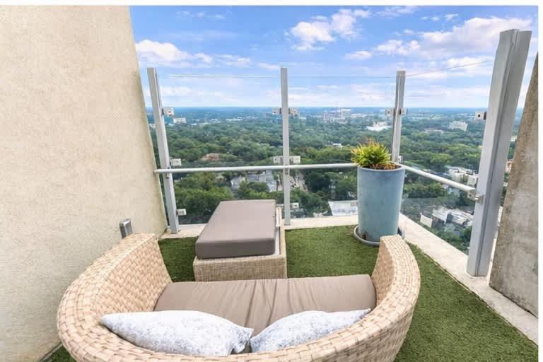 Midtown Atlanta 1BR Skyline Balcony Corner Suite by Piedmont Park LuxePad - image 23