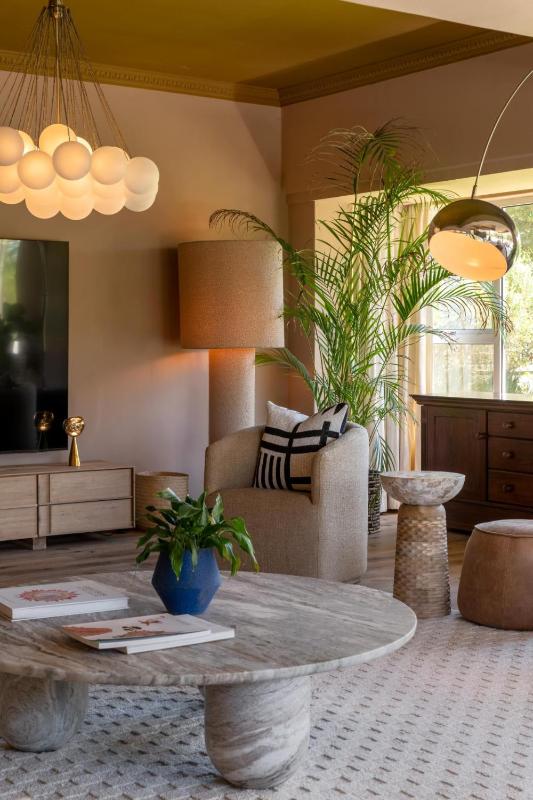 Luxury Camps Bay 5 Star w Gym Pool Kinvara Villa - image 4
