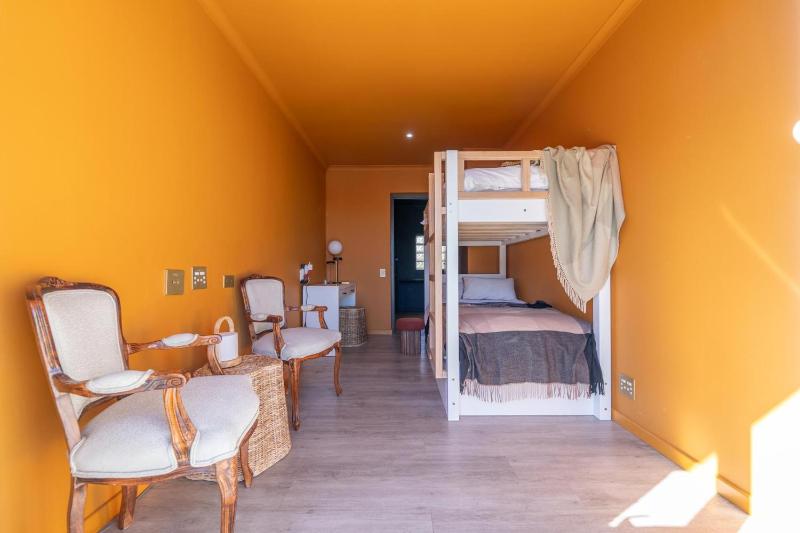 Luxury Camps Bay 5 Star w Gym Pool Kinvara Villa - image 3