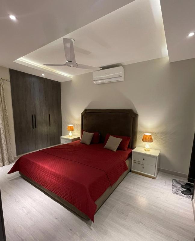 The Monochrome Suite 1 BHK  Self Checkin Gulberg 3 Lahore - image 3