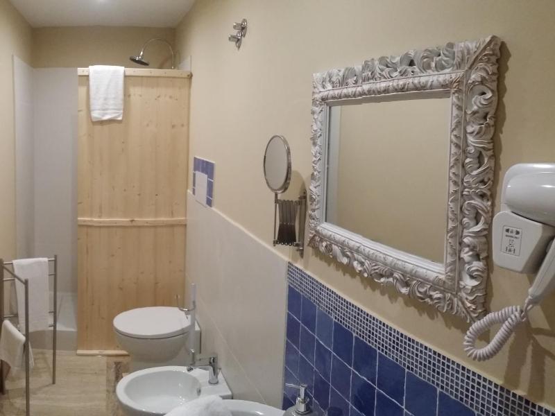 Quadruple Room with Private Bathroom image 3