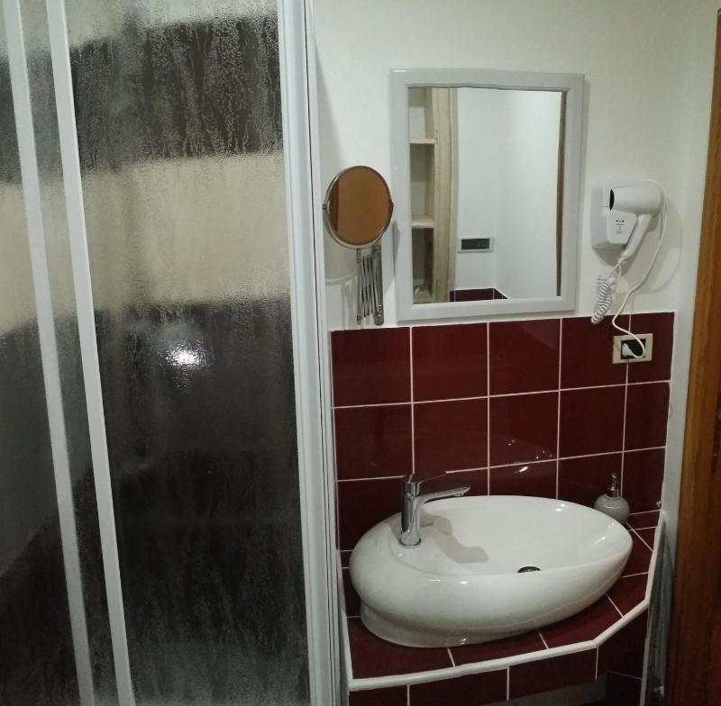 Double Room with Private Bathroom image 2