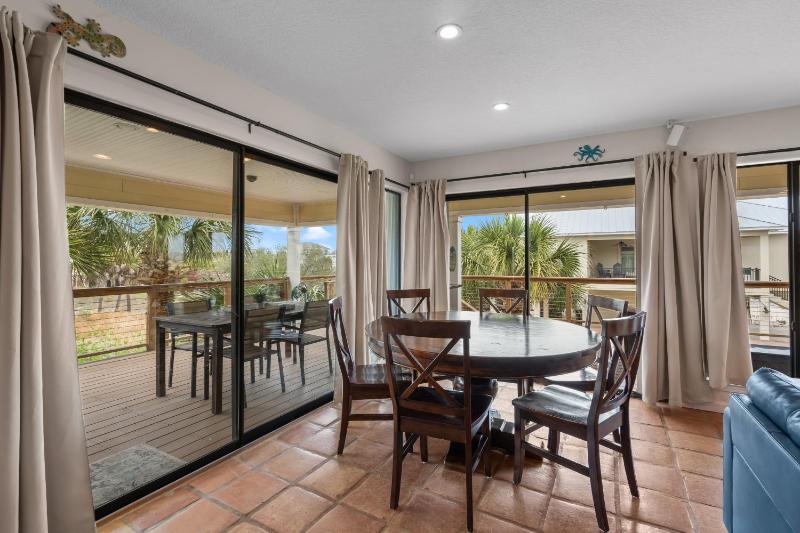 Flip Side Oasis Beach House - image 24