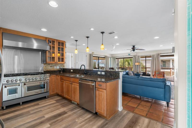 Flip Side Oasis Beach House - image 10
